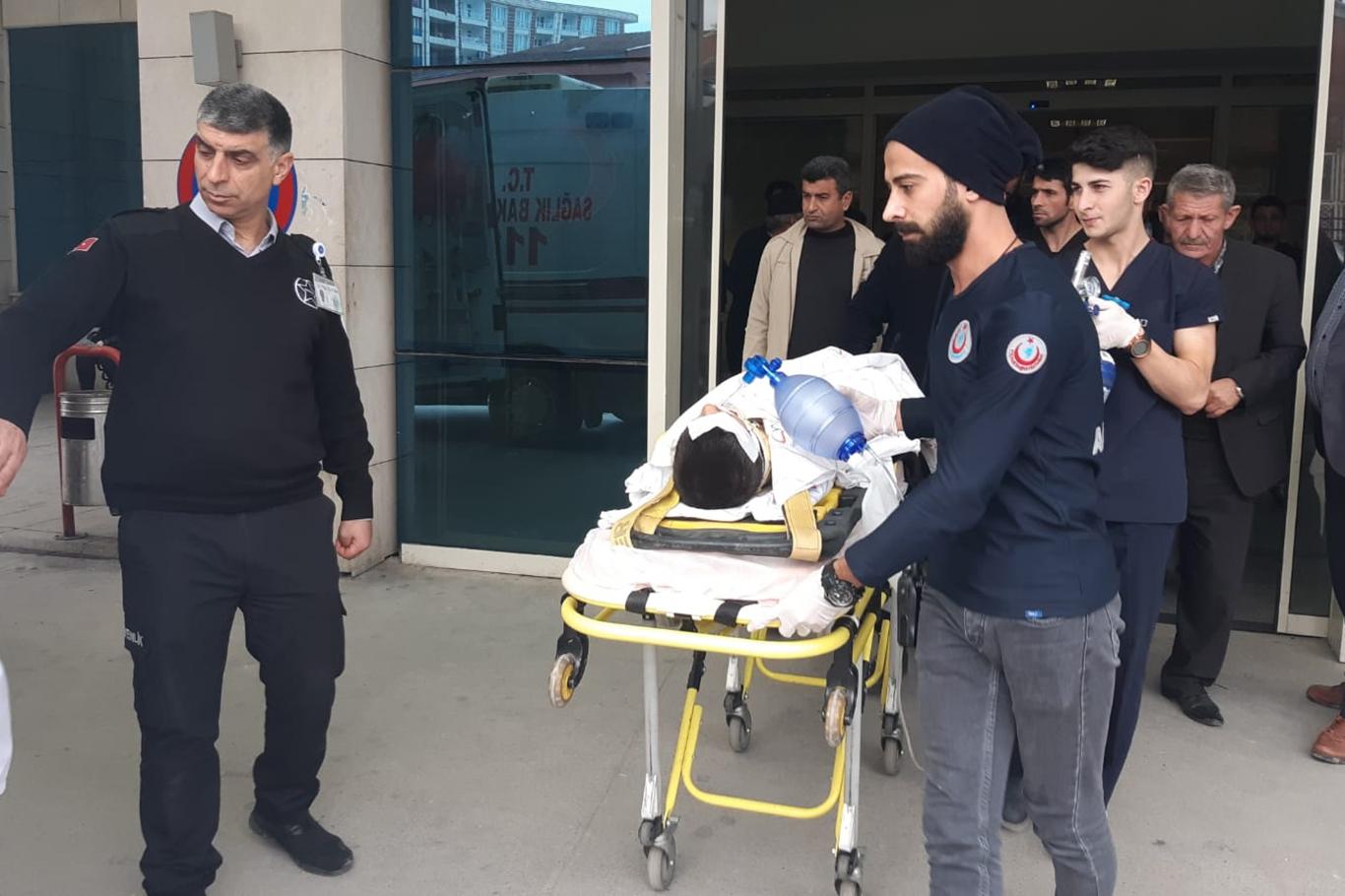 Minibüsün çarptığı çocuk ağır yaralandı Minibüsün çarptığı çocuk ağır yaralandı
